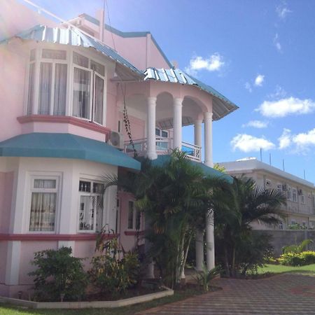 Fayruz Villa Is A 3 Bedroom, 3 Bathroom Detached House With Ac And Swimming Pool 5 Minutes Walk From Flic En Flac Public Beach Экстерьер фото