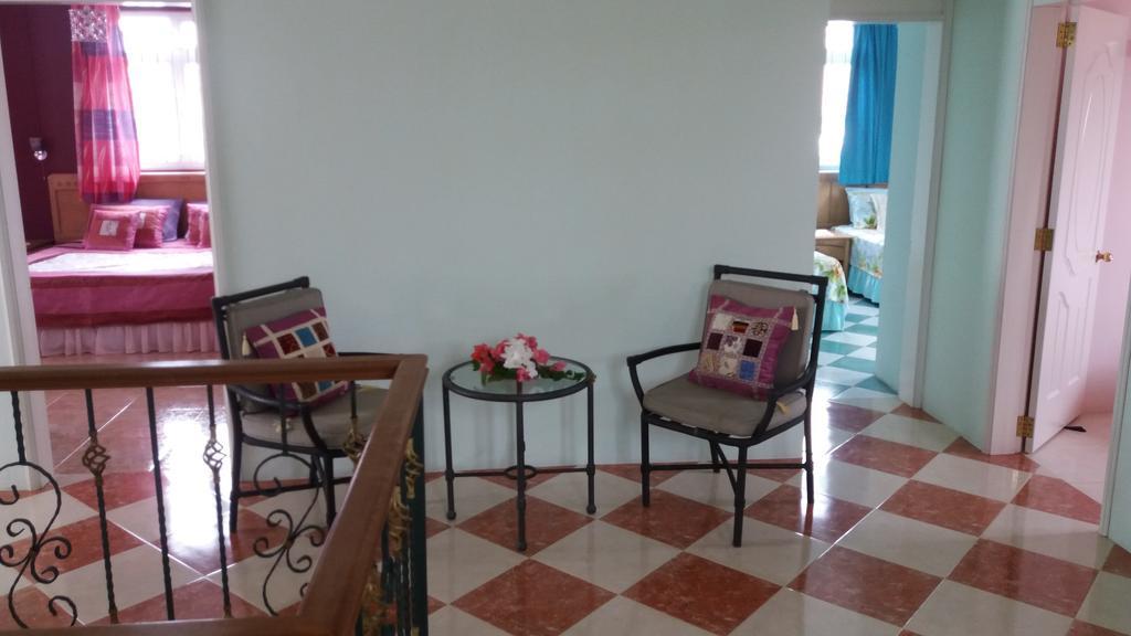 Fayruz Villa Is A 3 Bedroom, 3 Bathroom Detached House With Ac And Swimming Pool 5 Minutes Walk From Flic En Flac Public Beach Экстерьер фото