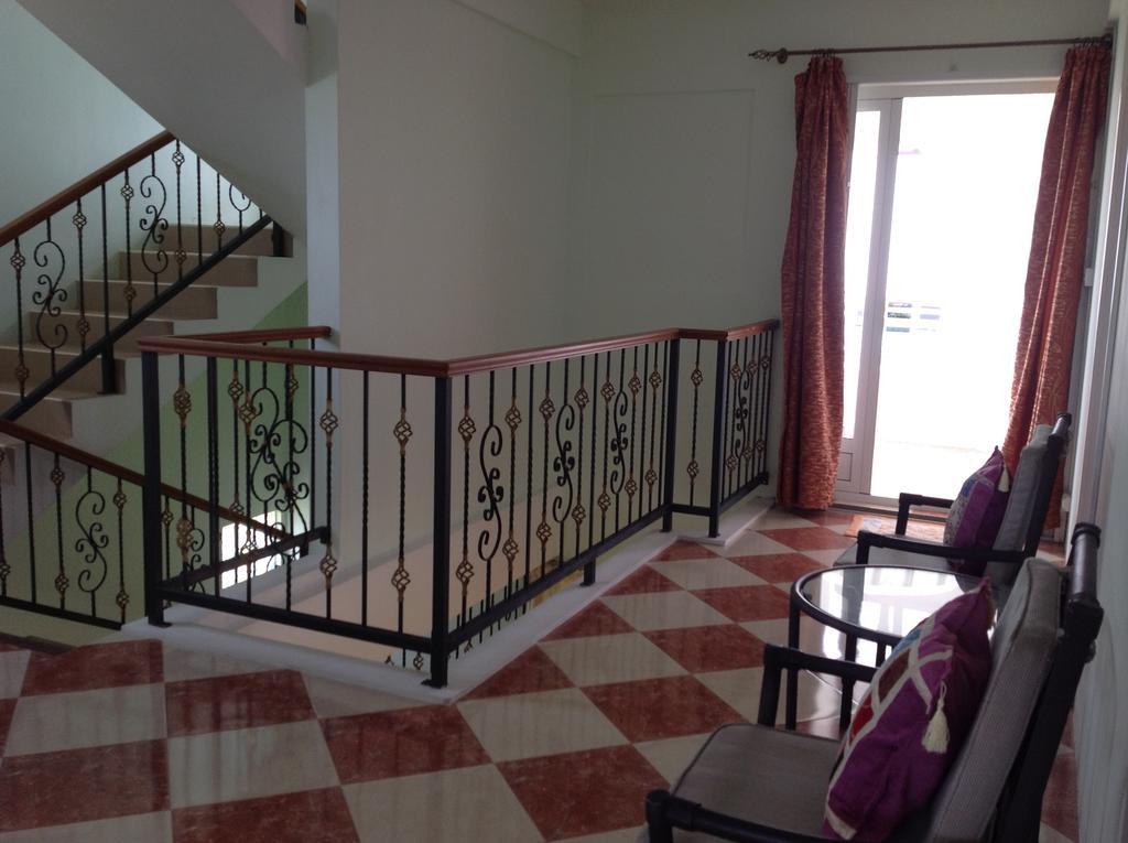 Fayruz Villa Is A 3 Bedroom, 3 Bathroom Detached House With Ac And Swimming Pool 5 Minutes Walk From Flic En Flac Public Beach Экстерьер фото