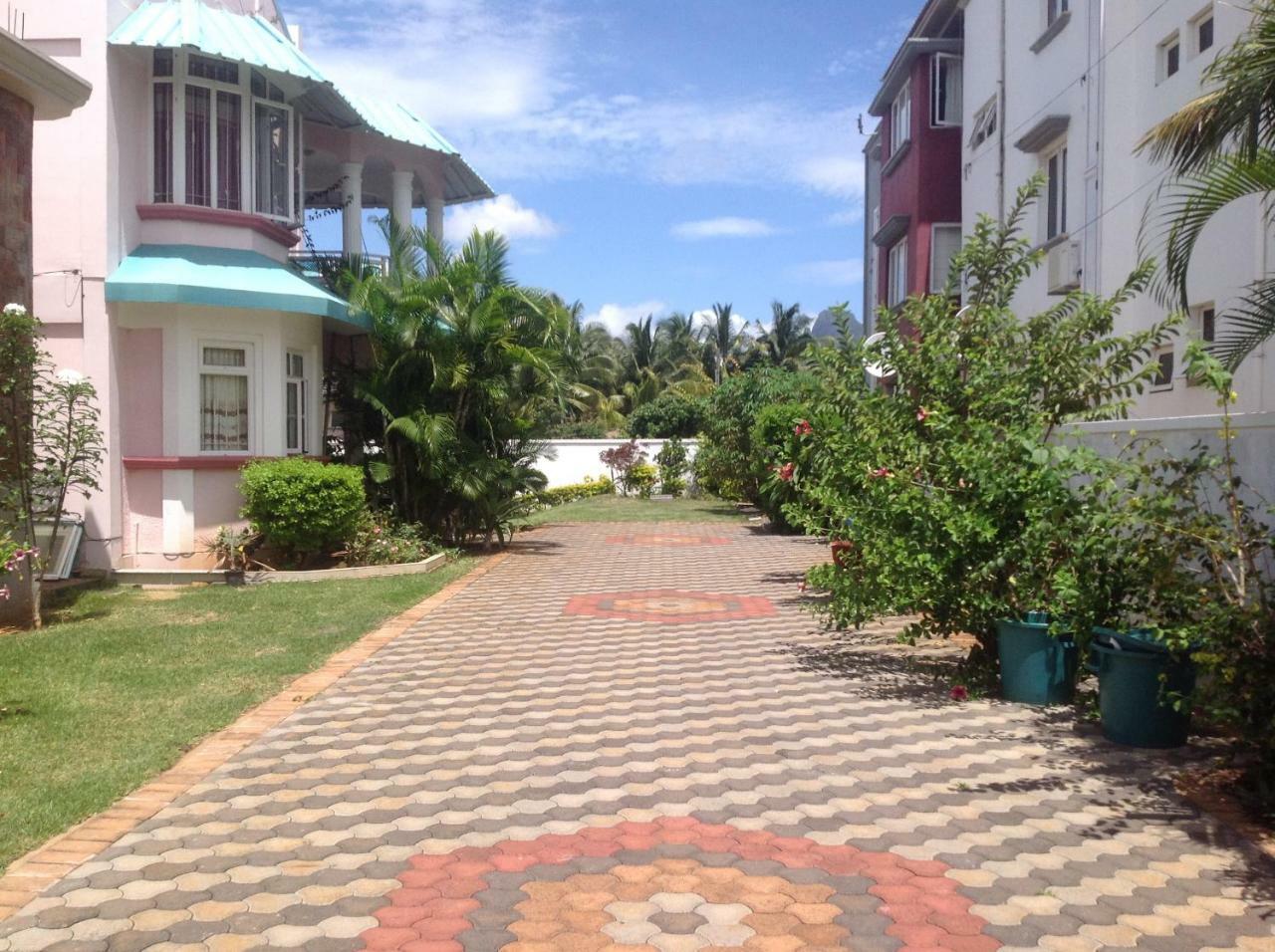 Fayruz Villa Is A 3 Bedroom, 3 Bathroom Detached House With Ac And Swimming Pool 5 Minutes Walk From Flic En Flac Public Beach Экстерьер фото