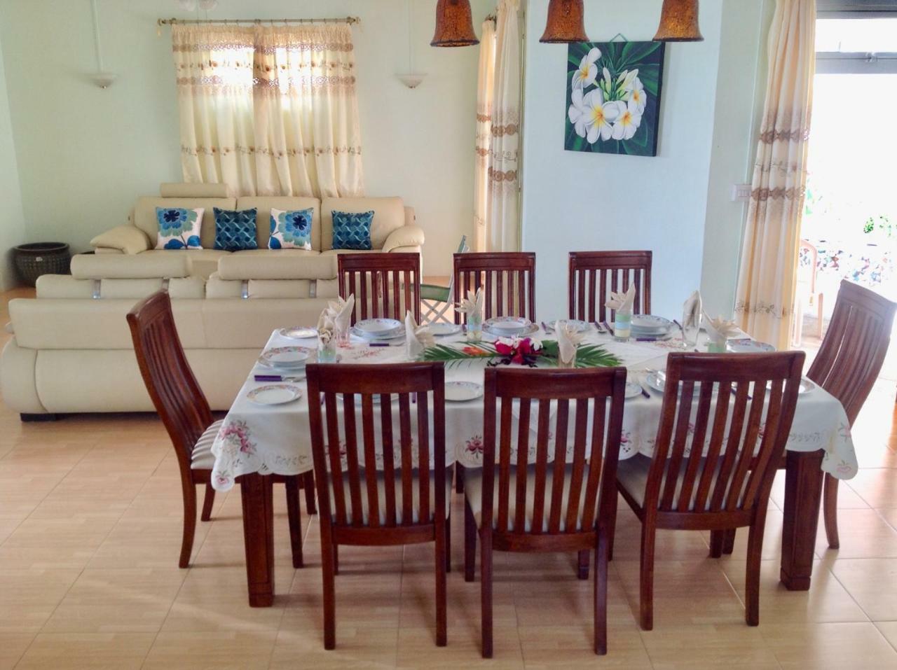 Fayruz Villa Is A 3 Bedroom, 3 Bathroom Detached House With Ac And Swimming Pool 5 Minutes Walk From Flic En Flac Public Beach Экстерьер фото