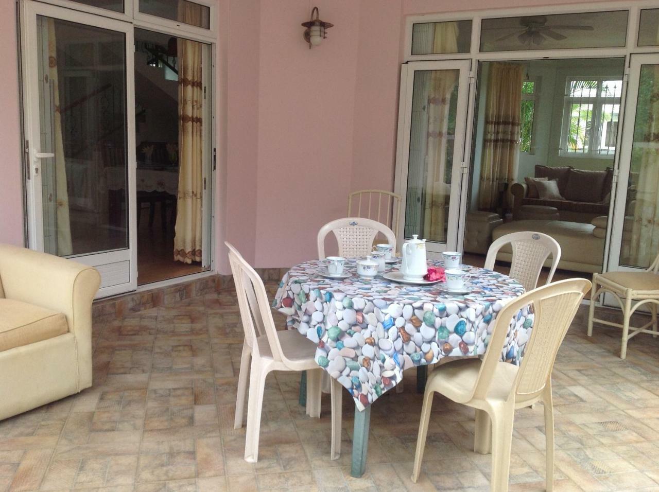 Fayruz Villa Is A 3 Bedroom, 3 Bathroom Detached House With Ac And Swimming Pool 5 Minutes Walk From Flic En Flac Public Beach Экстерьер фото